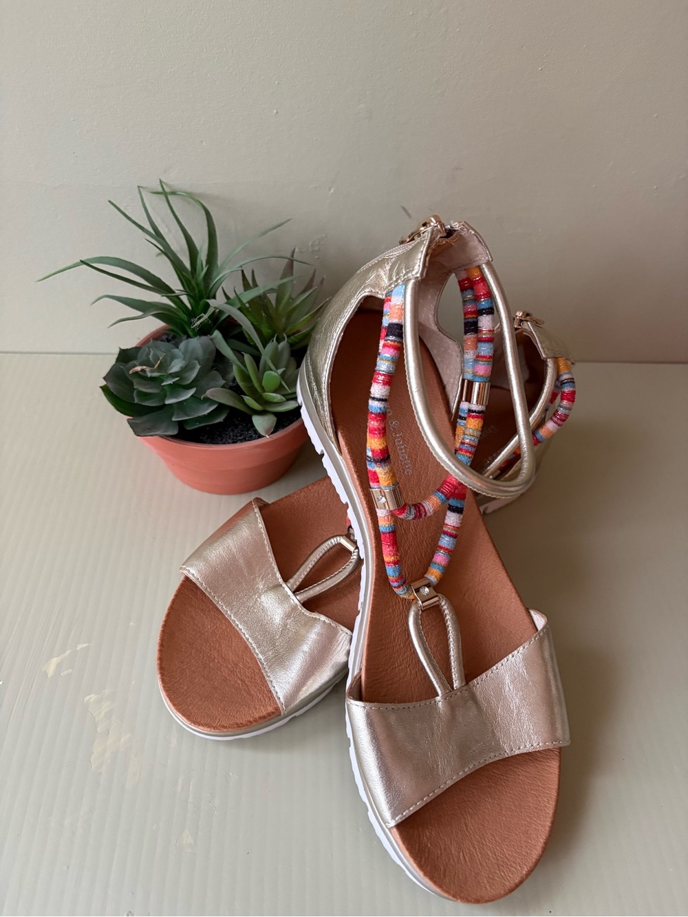 Django & Juliette Gold leather women’s Strappy Sandals Multicolor stretch 40